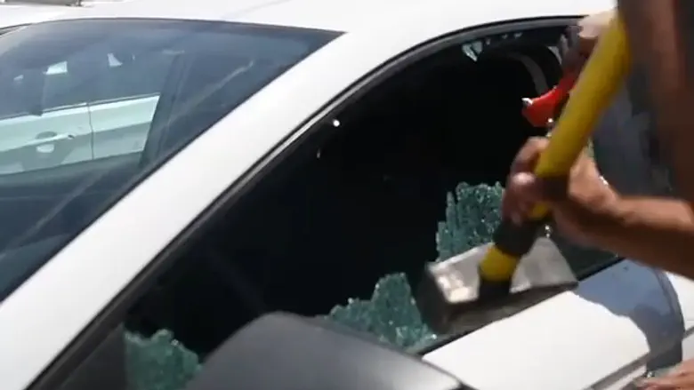 Police prevent disaster by rescuing toddler from locked car
