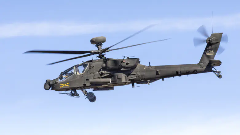 Two dead after army Apache attack helicopter crashes in Texas