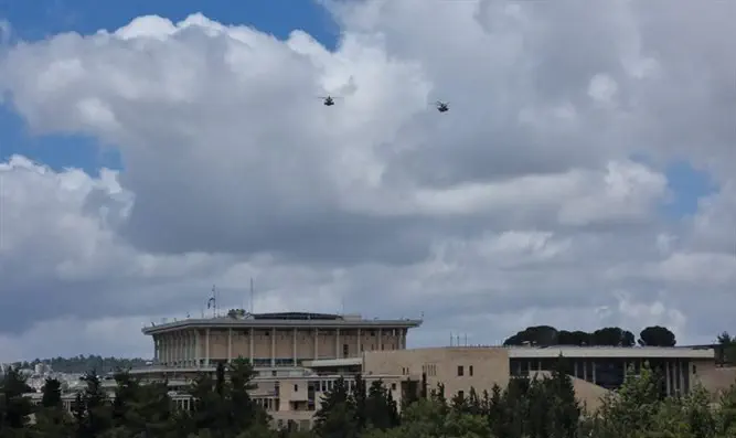 Helicopters above the Knesset