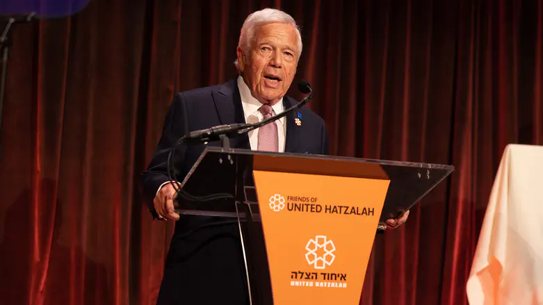 Robert Kraft speaking at the United Hatzala