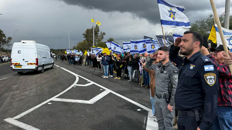 מצדיעים לחללים בישראל