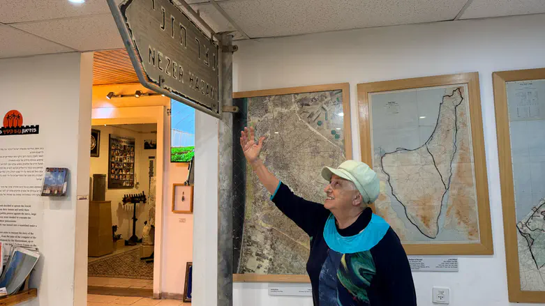 Anita Tucker next to the sign of Netzer Hazani                                                                                                        Credit: Arutz Sheva