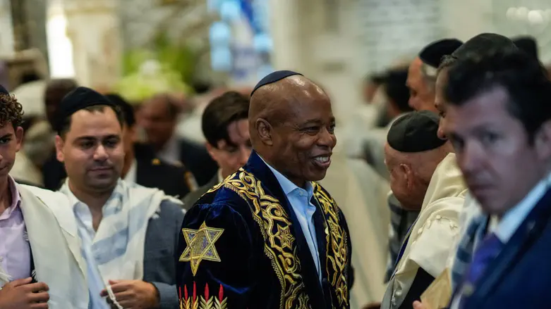 New York City Mayor Eric Adams jo