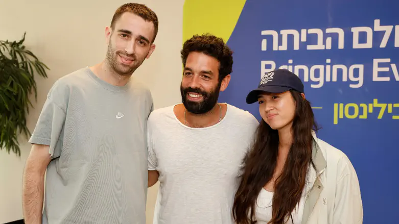 Ravid Plotnik with Noa Argamani and Avinatan Or