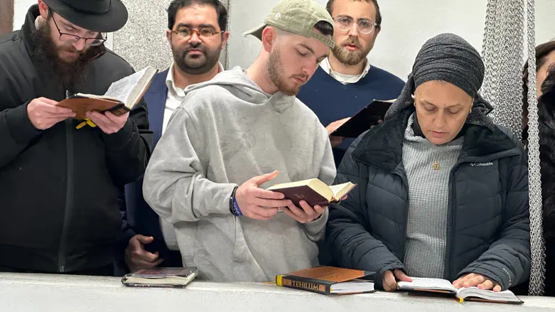 Bar Kupershtein at the Ohel 