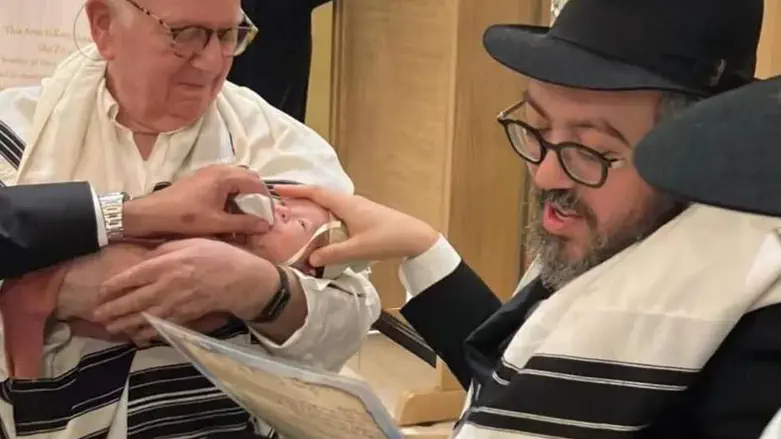 Rabbi Eli Schlanger (R)