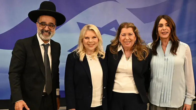 Netanyahu with the torchbearers