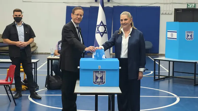 הנשיא הרצוג מצביע