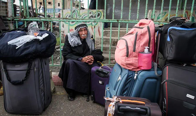 Gazans wait to cross into Egypt through Rafah border crossingb ut are stopped