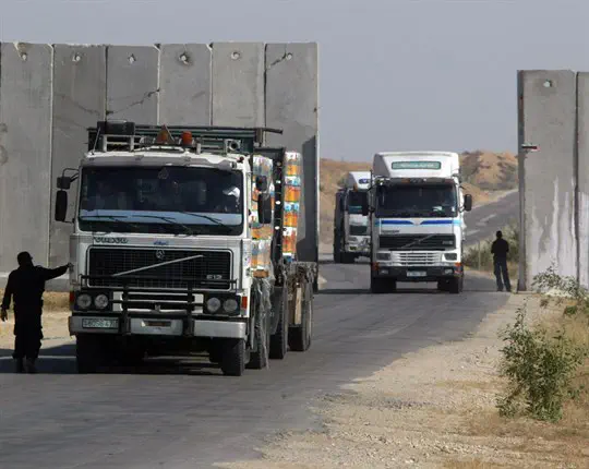 Humanitarian aid trucks passing into Gaza