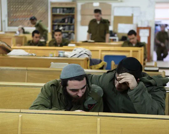 Soldiers learning Torah