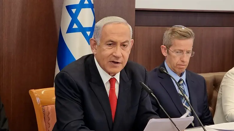 Netanyahu announces freeze of judicial reforms
