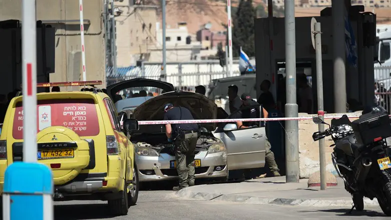 Ramming attack at checkpoint near Jerusalem