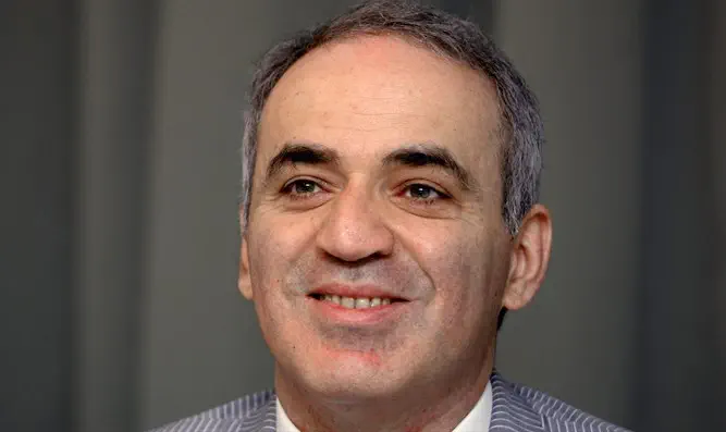 Kasparov, the retired champ who can not give up chess