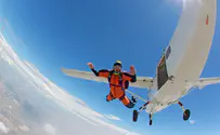 Israeli skydivers fly through previous national record