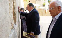 Mike Pompeo and David Friedman pray at Western Wall