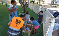 Sderot yeshiva distributes toys to traumatized children
