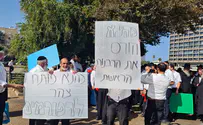 Kashrut supervisors protest: 'They're hurting our livelihood'
