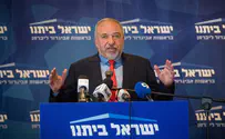 Liberman warns Chief Rabbi of consequences for "blackmail"