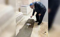 Jonathan Pollard visits wife's grave at end of shiva period