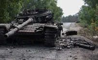 Russian soldier runs over commander with his tank in protest