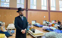 TikTok rabbi helps Jewish refugees feel comfortable in shelters