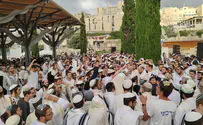 Watch live: Holiday prayers with Rabbi Shmuel Eliyahu