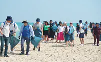 EU delegation participates in cleanup of Bat Yam beach