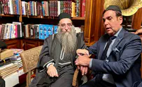 Jewish billionaire hosts Rabbi Pinto