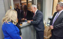 Ben Gvir lights Hanukkah candles with the Netanyahus