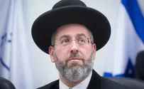 Chief Rabbi tells delegation to continue saving lives on Shabbat