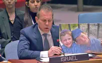 Ambassador Erdan holds up picture of murdered children