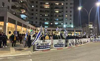Hundreds gather in Yavneh, tell govt not to back down