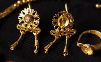 Gold jewelry found in Jerusalem cave worn against 'evil eye'