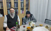 91-Year-Old Holocaust survivor tastes mufletas for the 1st time
