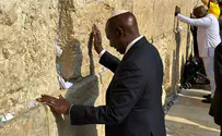 Kenyan president visits Western Wall, calls for peace and unity
