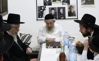 Video: Top Lithuanian-haredi rabbi enjoys hasidic tune
