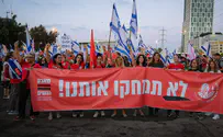 Hundreds of women demonstrate against haredim in Bnei Brak