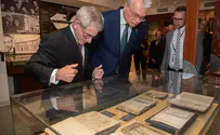 Lithuania pres. honors Jews who rescued books during Holocaust