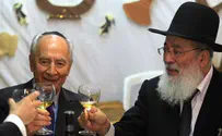 President Peres Invites Israel to His Sukkah Party