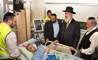 Chief Rabbi Metzger Visits Kiev Beating Victim