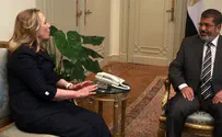 Clinton Meets with Mursi in Cairo