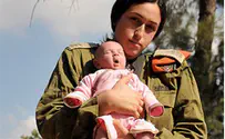 Woman Combat Officer Finishes ‘Beret March’ while Pregnant