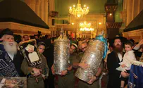 Video: Simchat Torah Dancing at Cave of the Patriarchs Main Hall