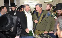 Photos: Leading Torah Sage, IDF Chief Rabbi, Pray at Kever Yosef