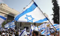 Video: Tens of Thousands Gather for Jerusalem Flag Dance