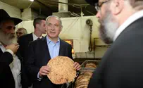 Netanyahu Bakes Passover Matzah For First Time