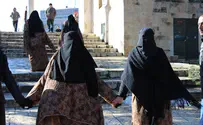 Witness: Arab Women's 'Chain Mob' Keeps Jews Off Temple Mount
