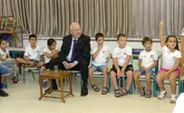Netanyahu Tells First Graders: Be Zionists, Play Soccer