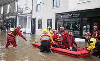 Watch: Israeli aid workers help flood-stricken English city